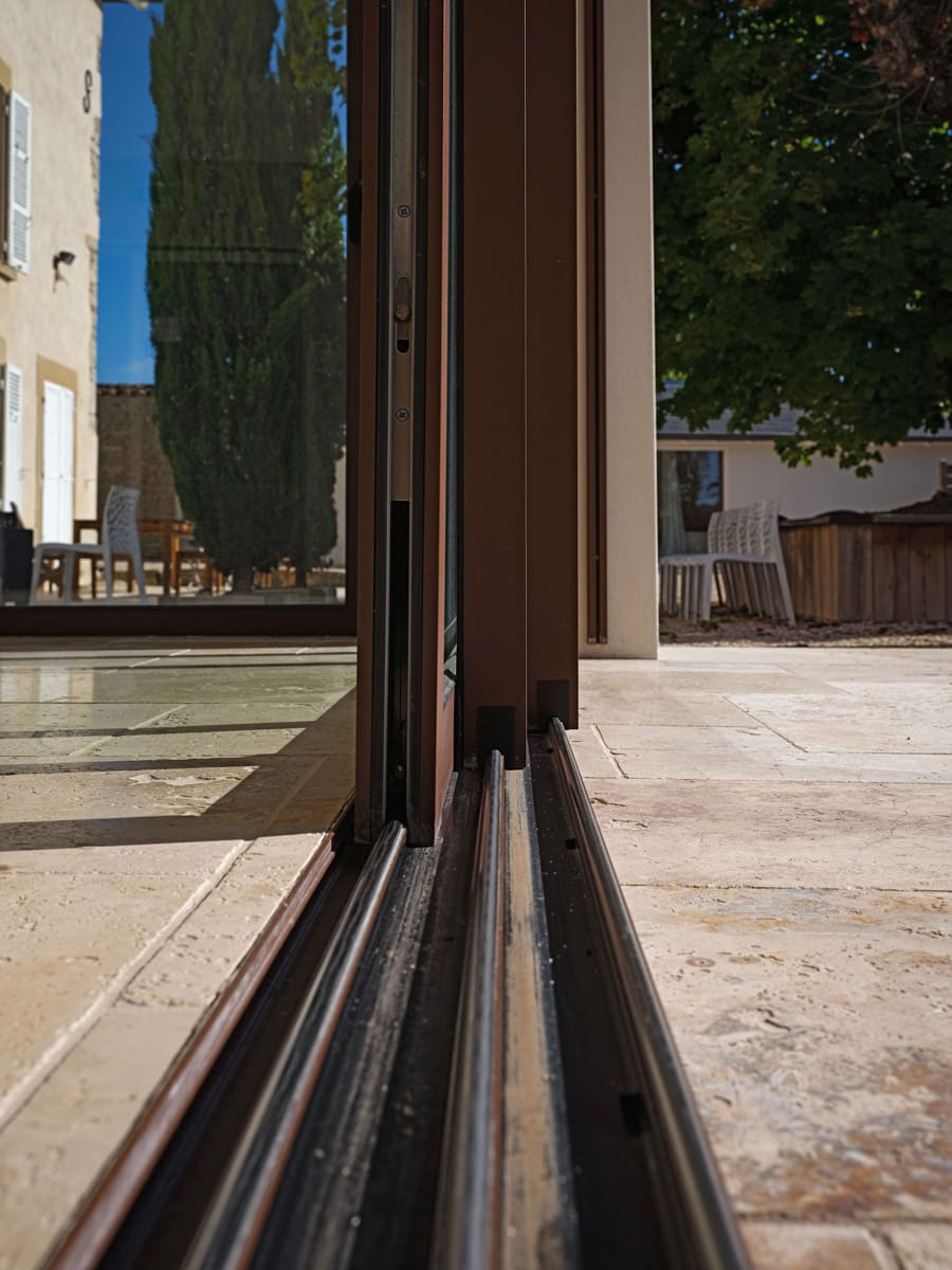 ZOOM-COULISSANT-PAYSAGE-ALU-5S-OYTIER