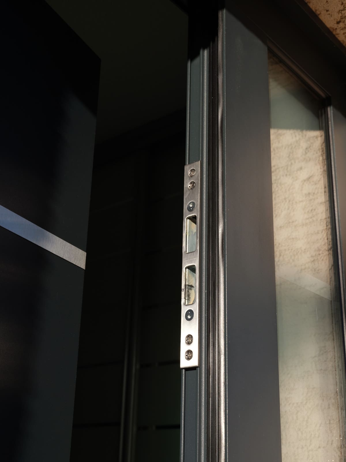 ZOOM-PORTE-D-ENTREE-ALU---AUTHEZAT