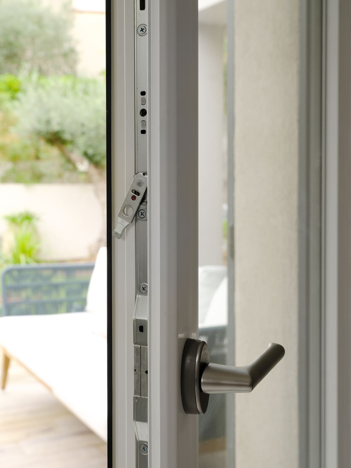 ZOOM PORTE FENETRE 4S PVC BI COUL TOULON1 - DSCF2101 (1)